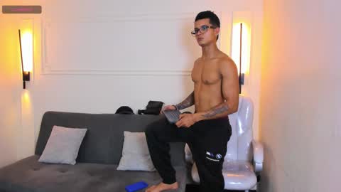 Snapshot of paradise_boy_s chatting on November 2025 03:02:01 PM Ryan And Casper online show from November 2025 03:02:01 PM