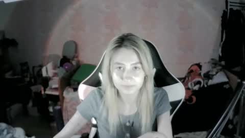 Snapshot of paradise_shade chatting on November 2025 05:34:01 PM paradise_shade online show from November 2025 05:34:01 PM