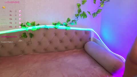 Snapshot of paradisepleasure_ chatting on February 2025 05:02:01 AM Allie  Alex Thumbs up if you like us online show from February 2025 05:02:01 AM