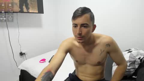 pareja_curiosa19 online show from November 2025 11:10:02 PM