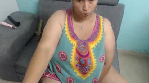 Snapshot of pareja_explosivasexx chatting on January 2026 07:25:02 AM Luna online show from January 2026 07:25:02 AM