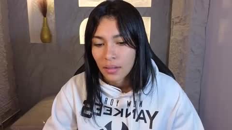 Snapshot of paris_b_ chatting on November 2025 03:05:01 AM paris online show from November 2025 03:05:01 AM