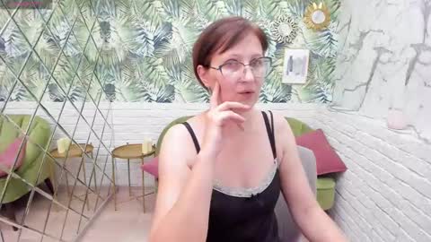 Snapshot of paris_cherry chatting on December 2024 11:24:01 PM Paris online show from December 2024 11:24:01 PM