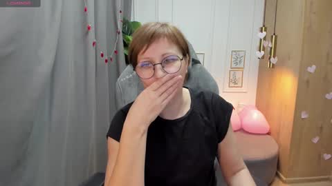 Snapshot of paris_cherry chatting on February 2025 07:52:01 PM Paris online show from February 2025 07:52:01 PM