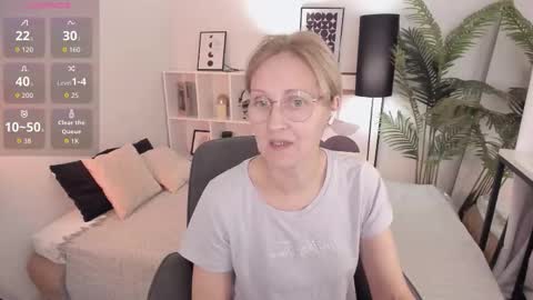 Snapshot of paris_cherry chatting on October 2025 08:08:02 PM Paris online show from October 2025 08:08:02 PM