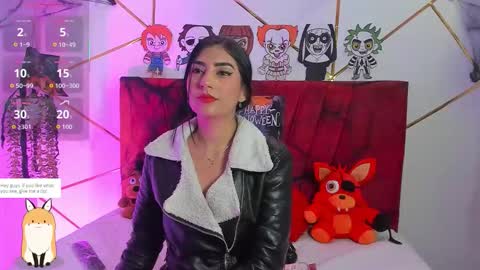 paris_evans_01 online show from October 2025 12:48:02 PM