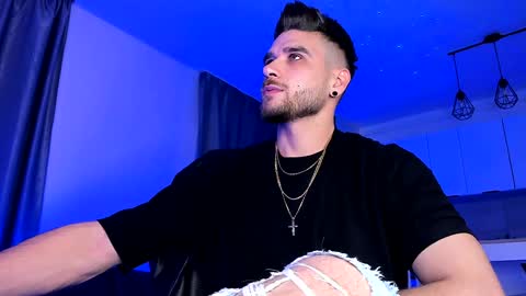 Paris online show from December 2024 10:43:01 PM