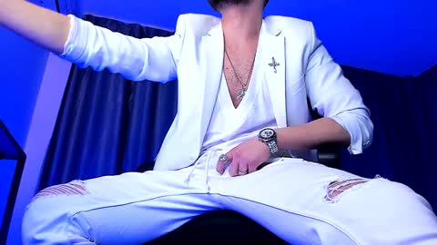 Paris online show from December 2024 10:28:01 PM