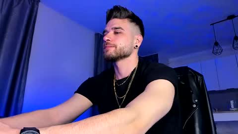 Paris online show from February 2025 08:45:02 PM