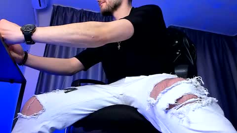 Paris online show from March 2025 05:14:02 AM