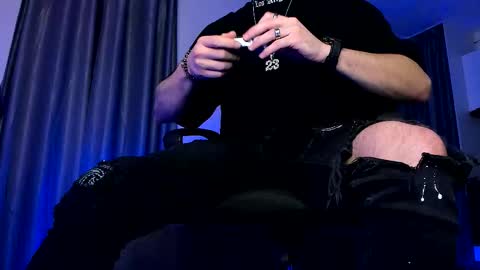 Paris online show from December 2025 10:27:01 PM