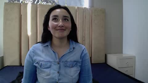 Snapshot of paris_love19 chatting on November 2025 07:24:02 PM kitty online show from November 2025 07:24:02 PM