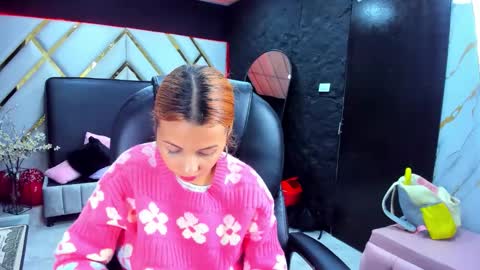 Snapshot of paris_petit chatting on February 2026 08:27:01 PM paris petit online show from February 2026 08:27:01 PM