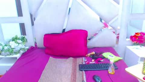 Snapshot of paris_squirtt chatting on May 2026 09:19:01 PM paris_squirtt online show from May 2026 09:19:01 PM