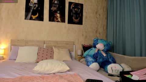 Paris online show from December 2024 05:16:02 AM