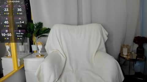 Paris online show from February 2026 05:33:02 AM