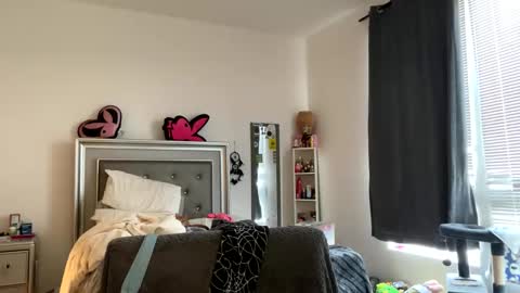 parisbaby2000 online show from January 2025 08:35:01 PM