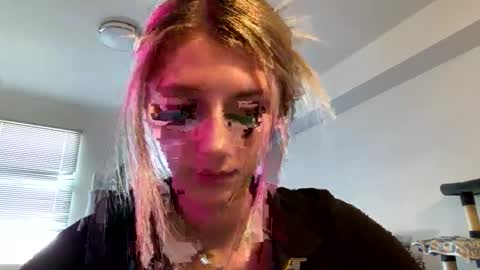 parisbaby2000 online show from March 2025 07:40:01 PM