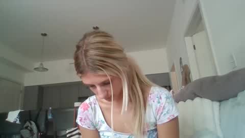 parisbaby2000 online show from September 2025 03:58:02 PM