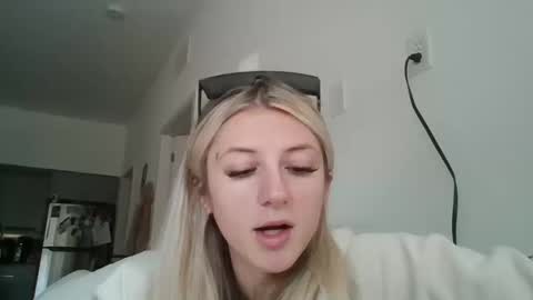 parisbaby2000 online show from October 2025 03:22:01 PM