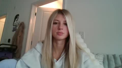 parisbaby2000 online show from November 2025 06:12:01 PM