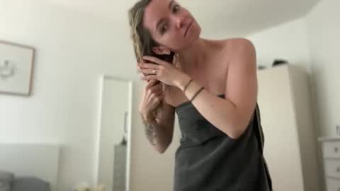 parisianmilf online show from April 2026 09:57:02 AM