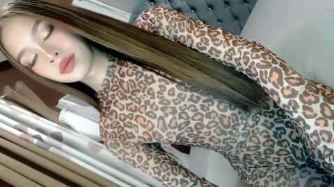 Snapshot of passion_de_amor18 chatting on January 2025 01:57:02 PM Tasty Alice online show from January 2025 01:57:02 PM