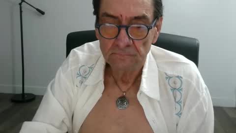 Snapshot of pastelito76 chatting on November 2025 03:29:02 PM Bob online show from November 2025 03:29:02 PM