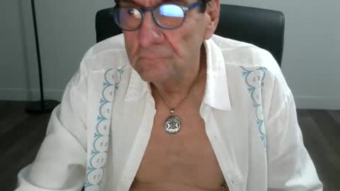 Snapshot of pastelito76 chatting on December 2025 04:18:02 AM Bob online show from December 2025 04:18:02 AM