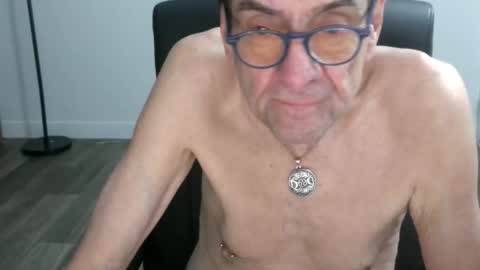 Snapshot of pastelito76 chatting on December 2025 04:11:02 AM Bob online show from December 2025 04:11:02 AM