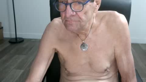 Snapshot of pastelito76 chatting on December 2025 02:00:02 PM Bob online show from December 2025 02:00:02 PM