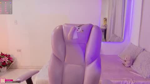 Snapshot of pau_cute chatting on November 2025 09:48:02 PM Sofa online show from November 2025 09:48:02 PM