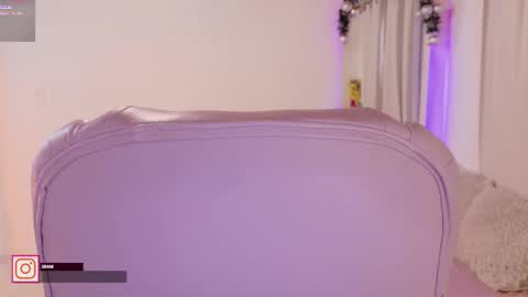 Snapshot of pau_cute chatting on December 2025 09:32:02 PM Sofa online show from December 2025 09:32:02 PM