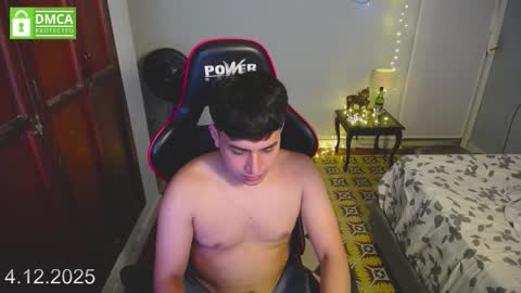 Snapshot of paul_crewe chatting on December 2025 11:57:02 PM paul_crewe online show from December 2025 11:57:02 PM