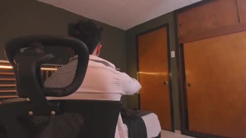 Snapshot of paul_evanss chatting on January 2025 01:39:01 PM Paul online show from January 2025 01:39:01 PM