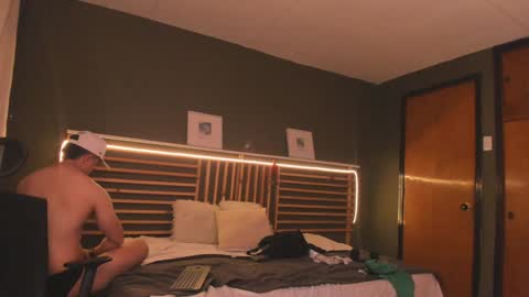 Snapshot of paul_evanss chatting on January 2025 02:28:02 PM Paul online show from January 2025 02:28:02 PM