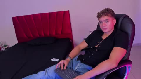 Snapshot of paul_george212 chatting on November 2025 03:59:01 PM Paull George online show from November 2025 03:59:01 PM