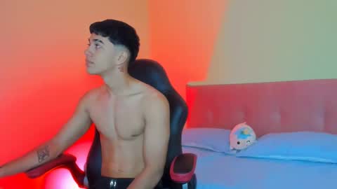 paul_sexycock online show from February 2025 03:30:02 PM