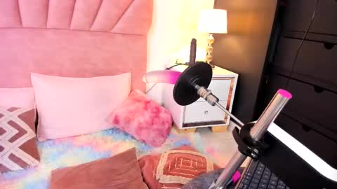 Paula   online show from March 2026 02:04:02 AM