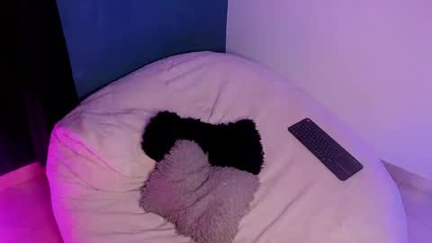 Paulina online show from November 2025 04:00:01 AM