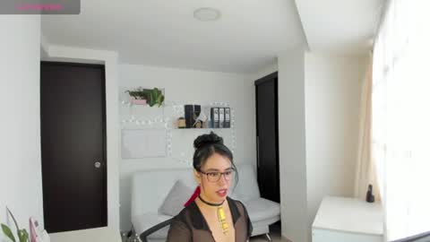 paulina online show from June 2026 07:01:02 PM