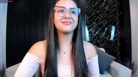 Paulina  online show from November 2025 12:05:01 PM