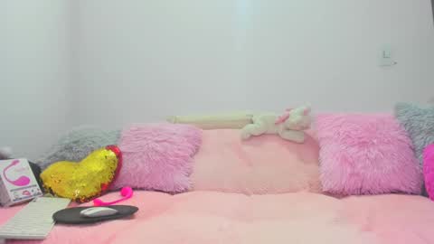 Snapshot of paulinaabeauty chatting on January 2025 11:10:02 PM call me ur bbygurl online show from January 2025 11:10:02 PM