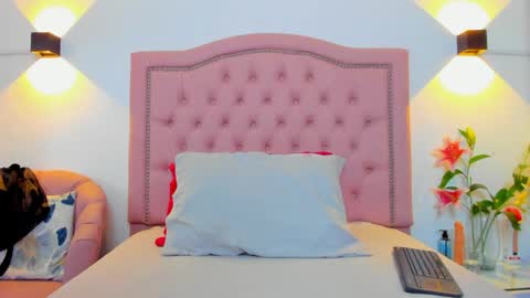 paulinavera online show from April 2026 12:56:01 PM