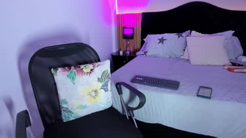 Pauline online show from March 2026 02:37:01 AM