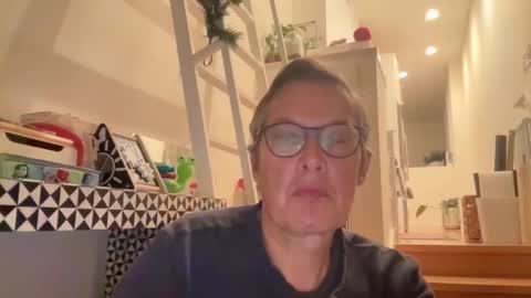 paulwill2377 online show from December 2025 02:05:01 AM