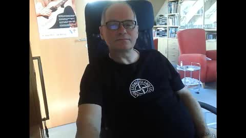 Snapshot of pavlovsdog2006 chatting on November 2025 08:37:02 AM Pavlov aka Peter online show from November 2025 08:37:02 AM