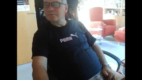 Snapshot of pavlovsdog2006 chatting on November 2025 10:25:02 AM Pavlov aka Peter online show from November 2025 10:25:02 AM