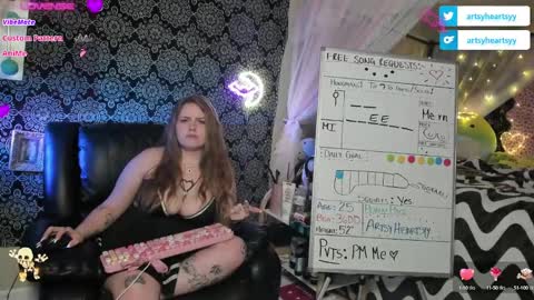 Snapshot of pawggoddess778 chatting on December 2024 04:56:01 AM ArtsyHeartsyy online show from December 2024 04:56:01 AM