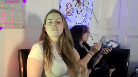 Snapshot of pawggoddess778 chatting on January 2025 04:54:01 AM ArtsyHeartsyy online show from January 2025 04:54:01 AM